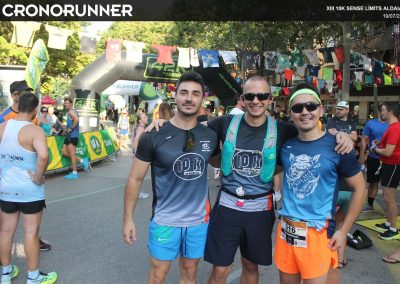 Nik Pavlov and Ferran Roig Villanueva running a 10km in the town of Aldaia.